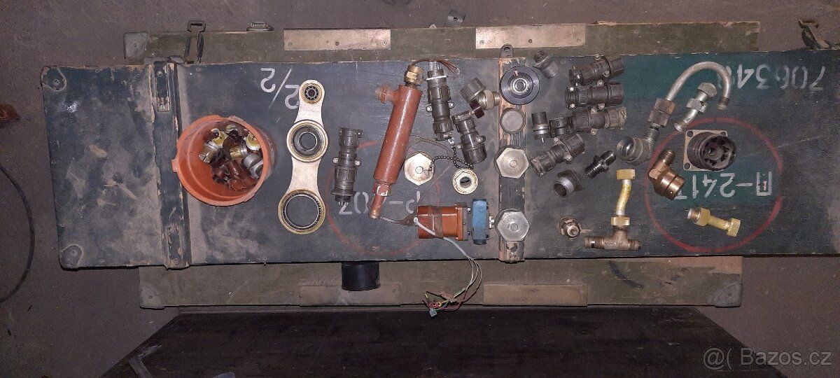 Letecky spojovací material - 18