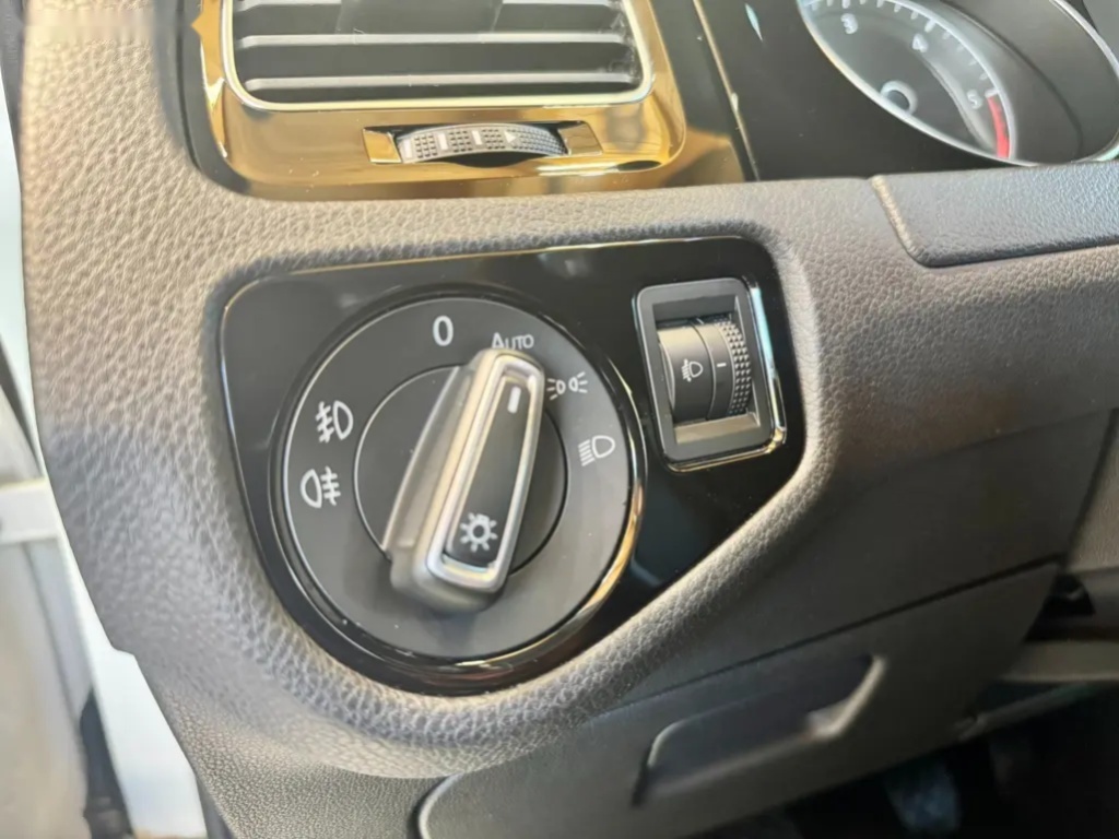 Volkswagen Golf, 2.0 TDi 110 Kw Highline - 18