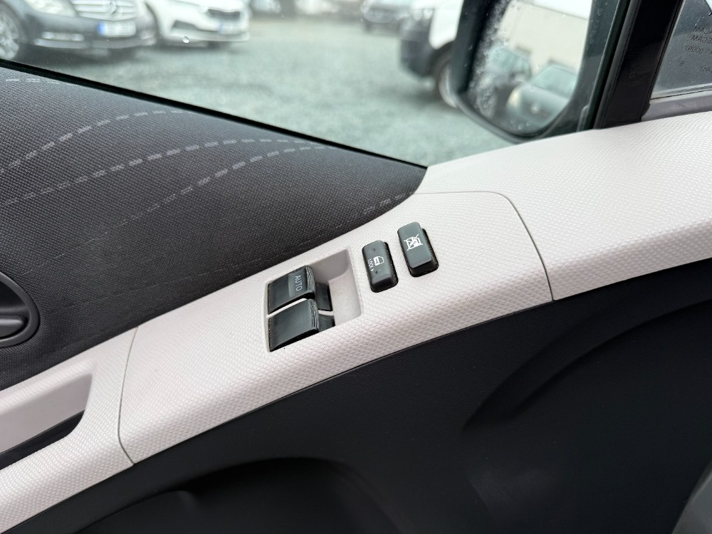 Toyota Yaris 1.3 VVT-i 64kW Automat - 18