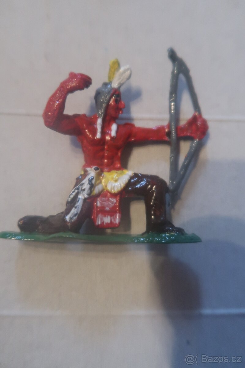 cínoví vojáčci a další figurky - 18