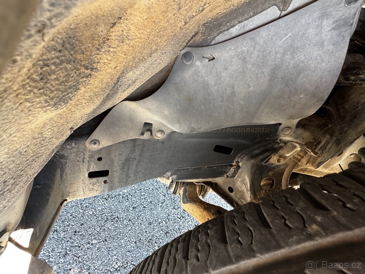 Toyota Land cruiser 120 3,0 122KW pôvodný lak/Top bez hrdze - 18