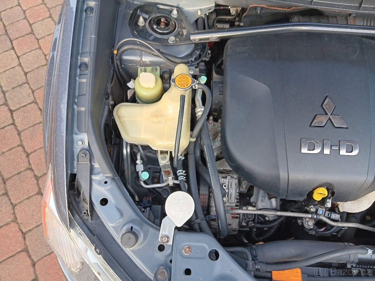 Mitsubishi Outlander, 2.2 DI-D 4x4 115Kw 7míst - 18