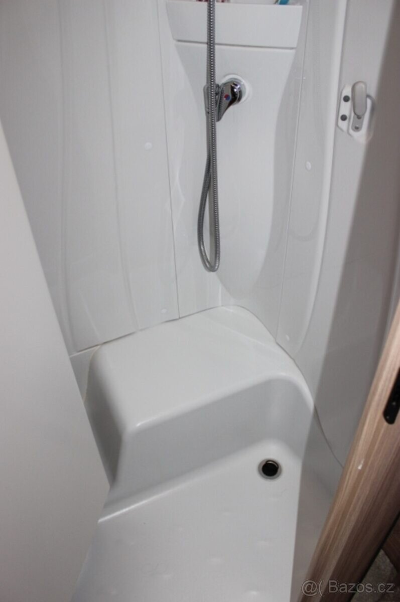 BURSTNER IXEO 710 - 18