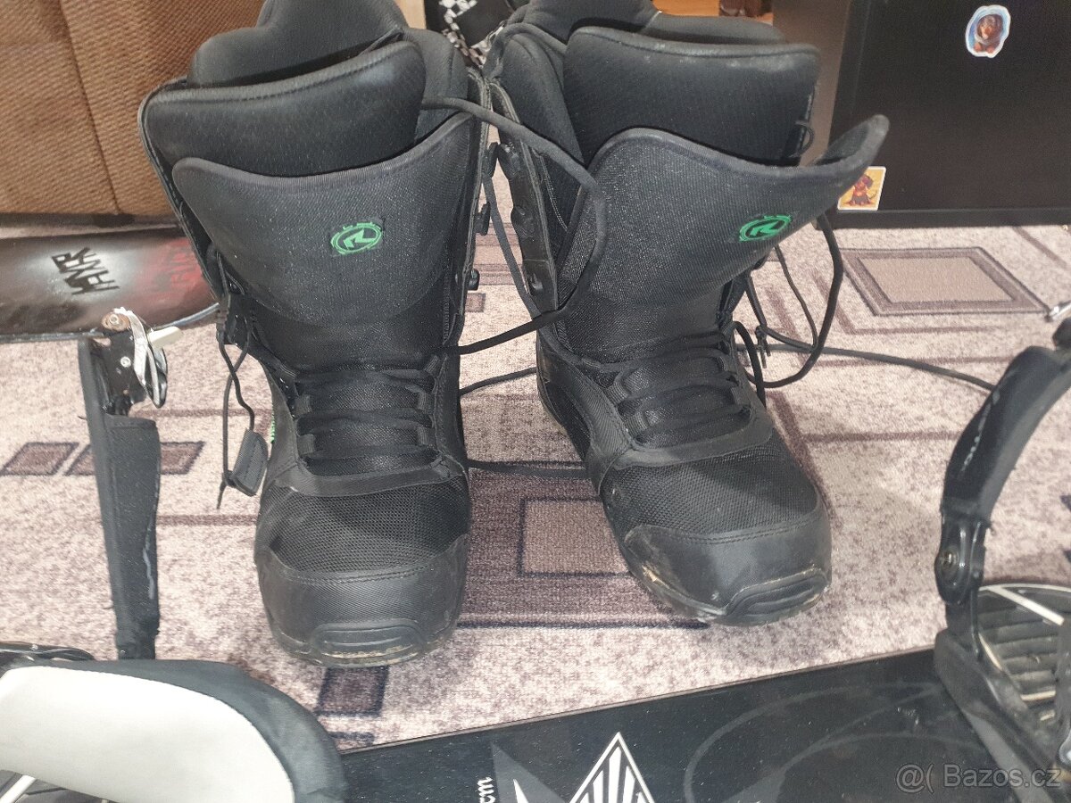 Snowboard s vázáním a botama - 18