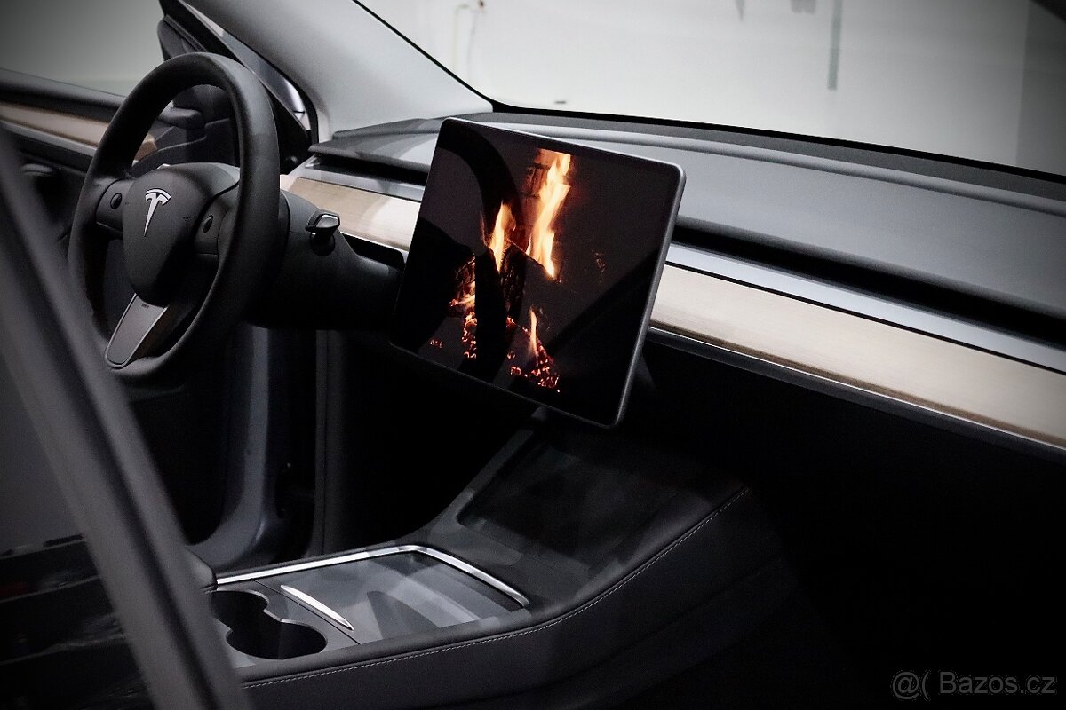 Tesla Model Y Long Range Dual Motor AWD REZERVOVÁNO - 18