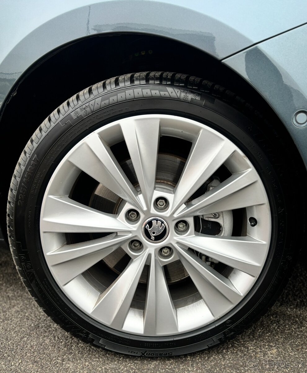 ŠKODA SUPERB 2.0 TDI ELEGANCE PLUS FACELIFT COMBI - 18