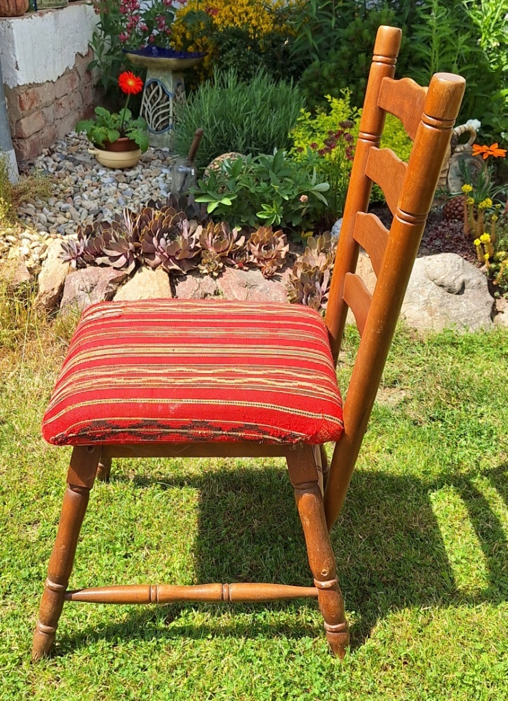 Prodám jídelní stůl, rohová lavice, ratanové dvojkřeslo - 18