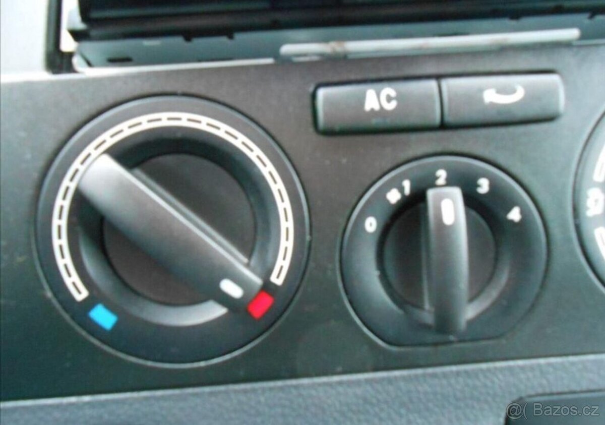 Volkswagen Multivan 1,9 TDI 92 kW 7Míst.Serviska nafta - 18