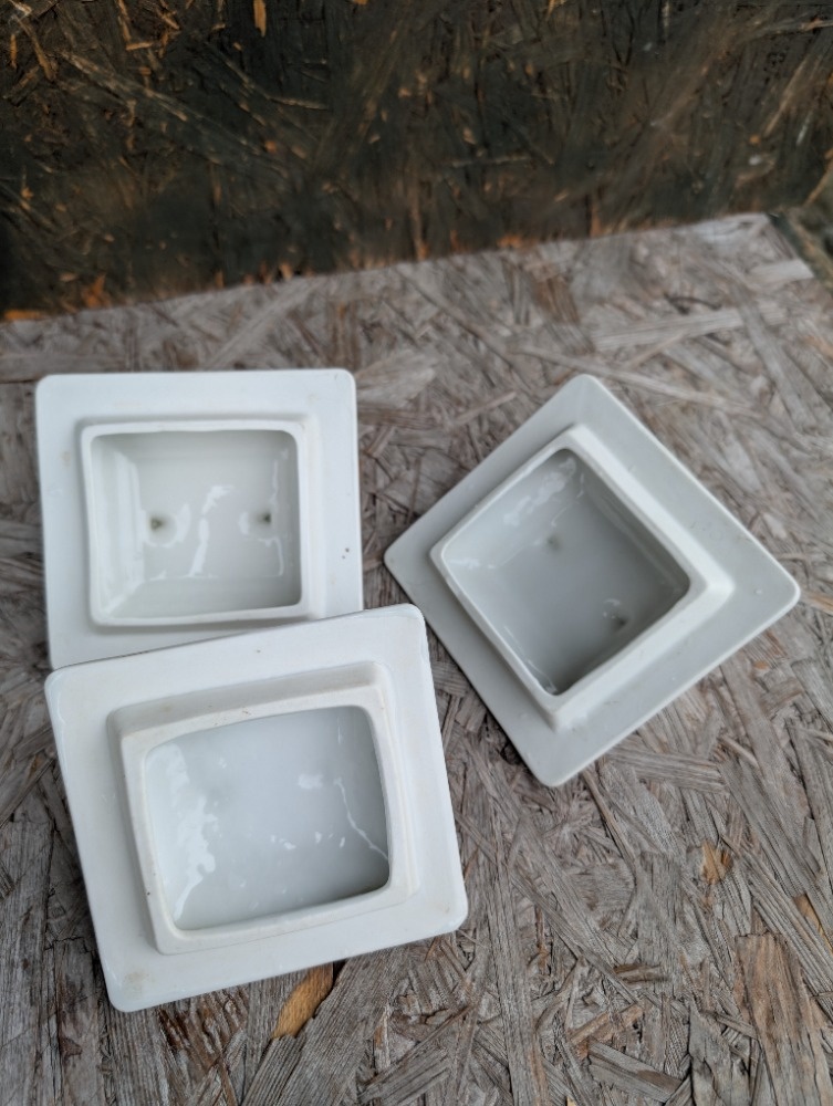 3 ks Starožitné dózy s motivem fialky. - 18