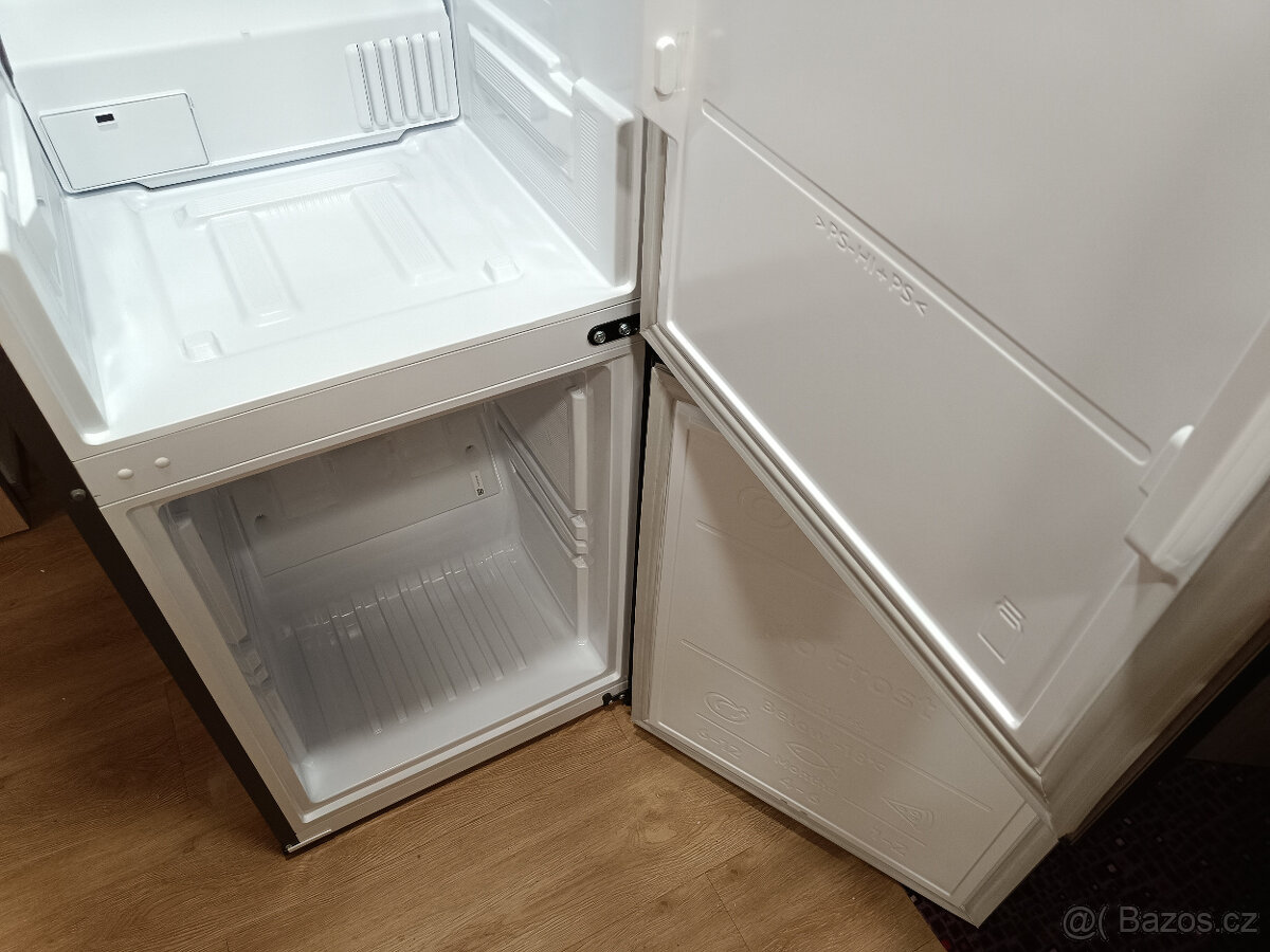 Chladnička s mrazničkou Samsung RB38T676CS9 203cm pův.c.19k - 18