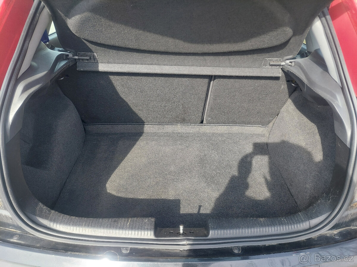 Ford Focus, MK1, hatchback, 1.6 benzín, r.v. 2004 - 18