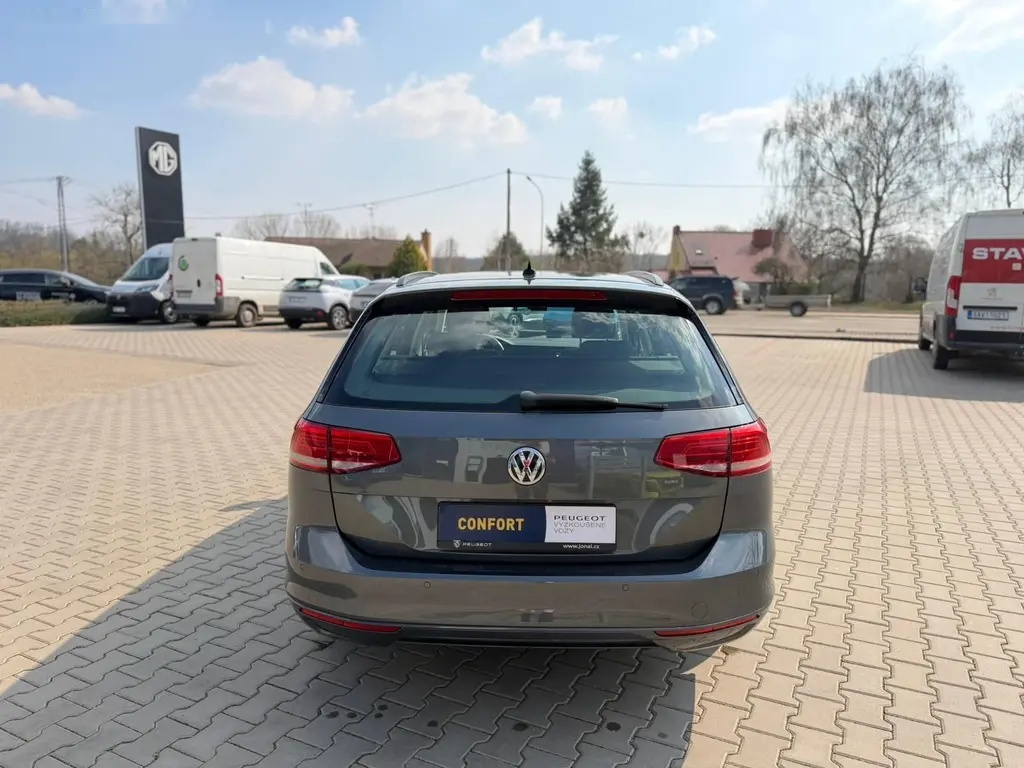 Volkswagen Passat - 18