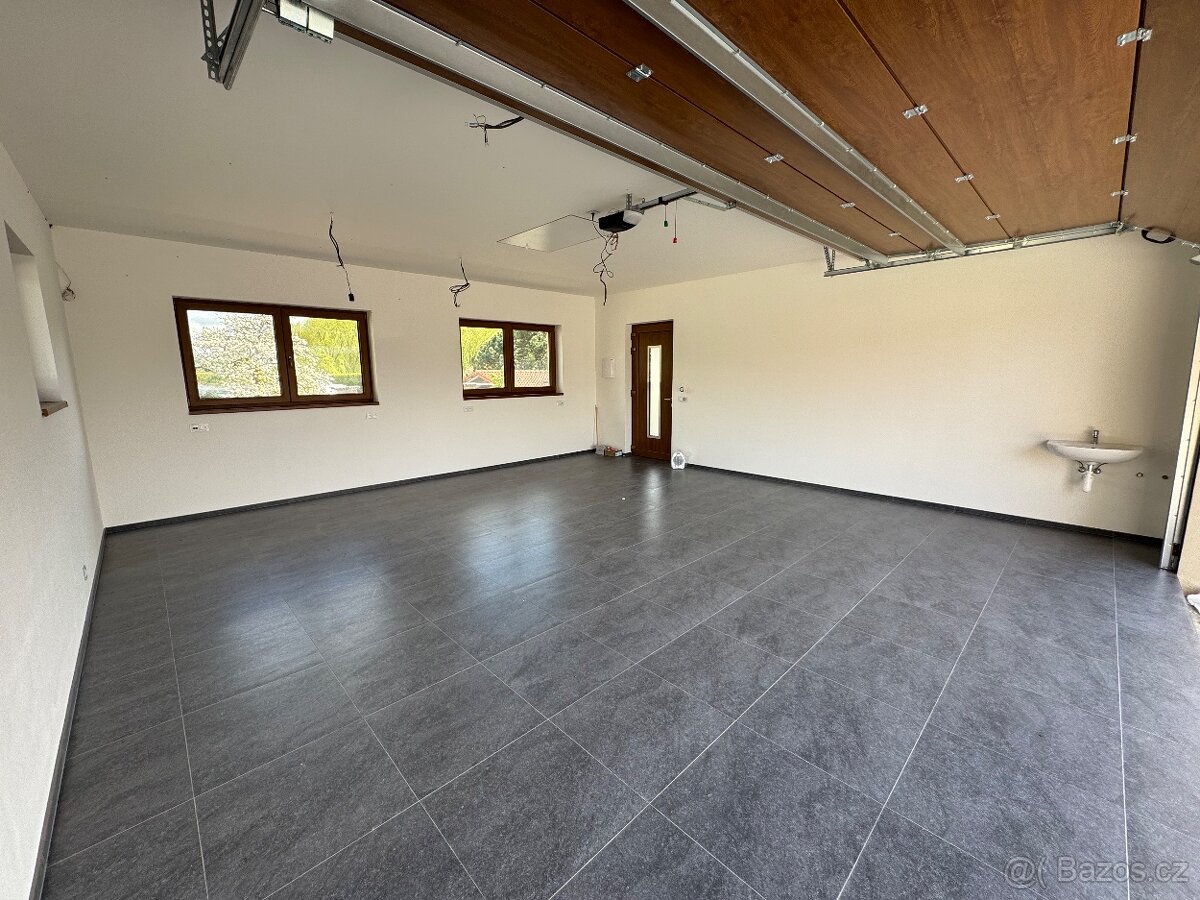 Pronájem novostavby rodinného domu 296 m2 - 18