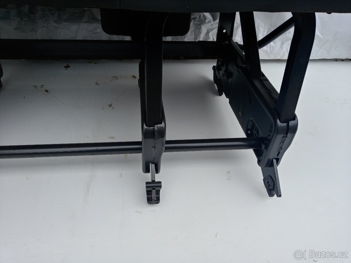 PRODÁM TROJSEDAČKU S INTEGROVANÝMI PÁSY RENAULT MASTER 2019 - 18