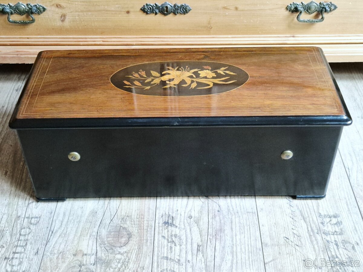 Krásný starožitný hrací stroj se zvonečky a bubínkem - 18