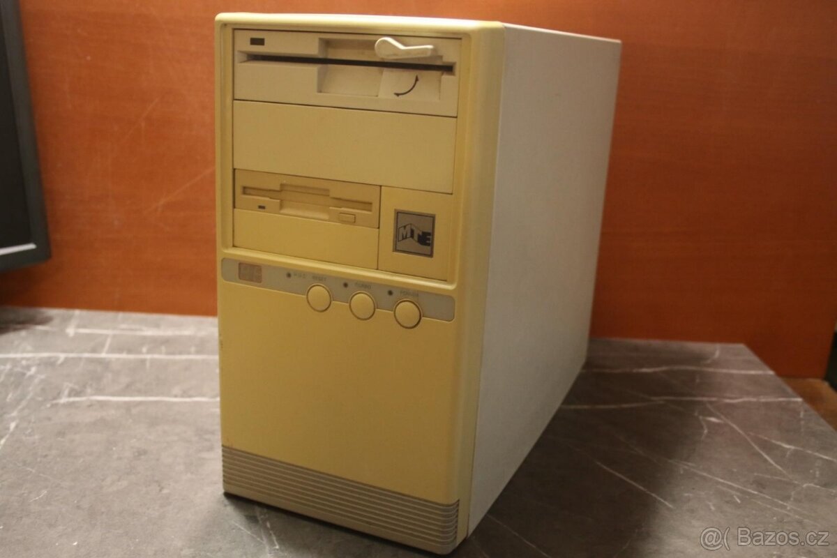 MUZEUM PC - Staré PC - 486DX4 Plus - 18