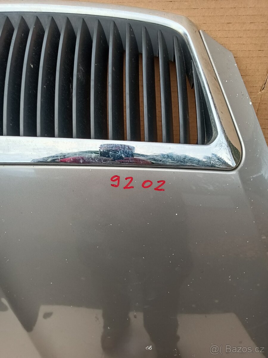 Skoda Octavia 2 - přední kapota - 18