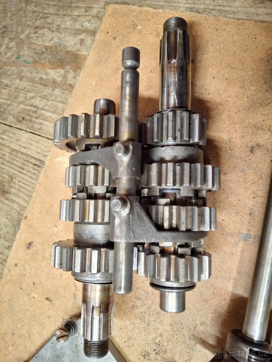 Díly motoru čz 380/981 a 250/980 - 18