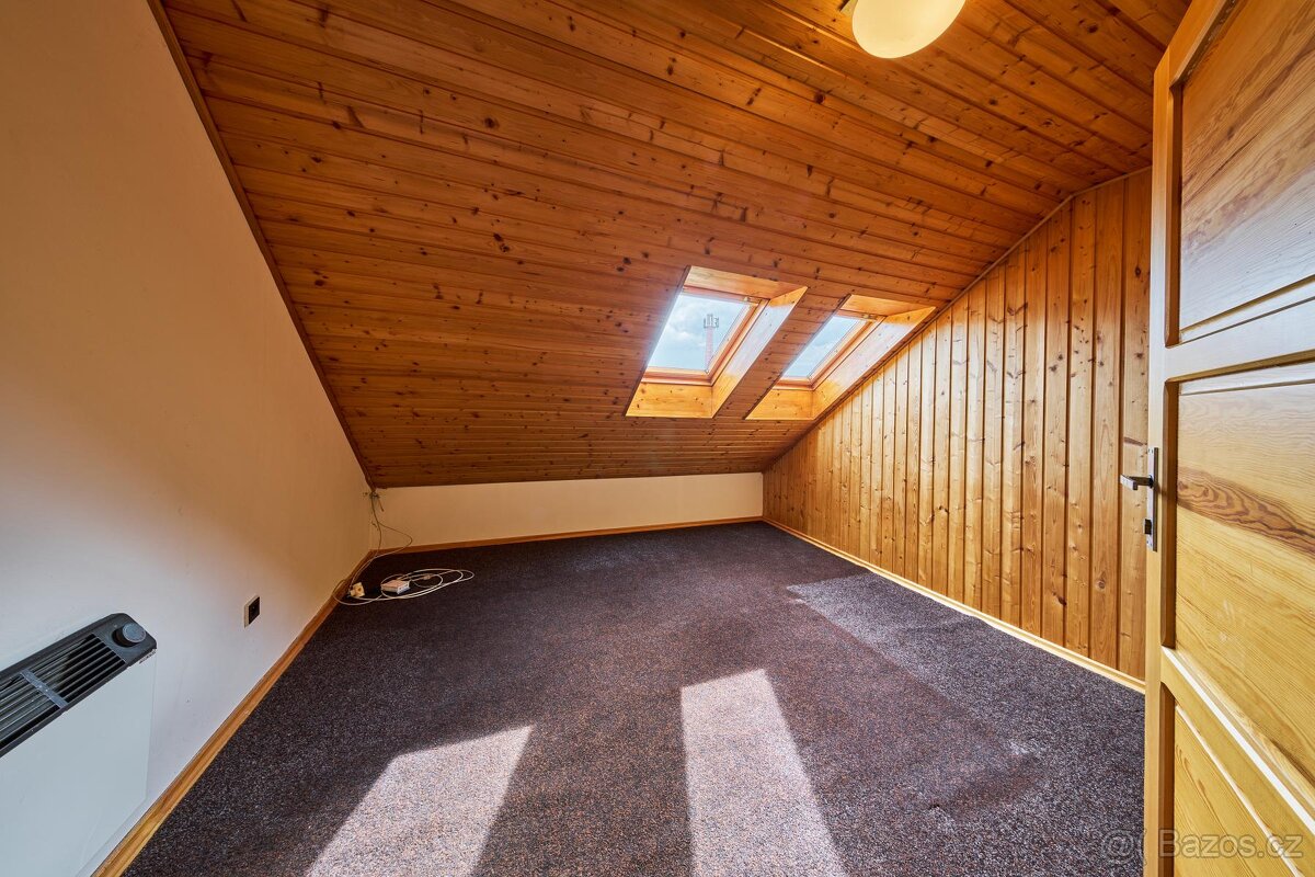 Prodej podkrovního bytu 4+1 s garáží - 18
