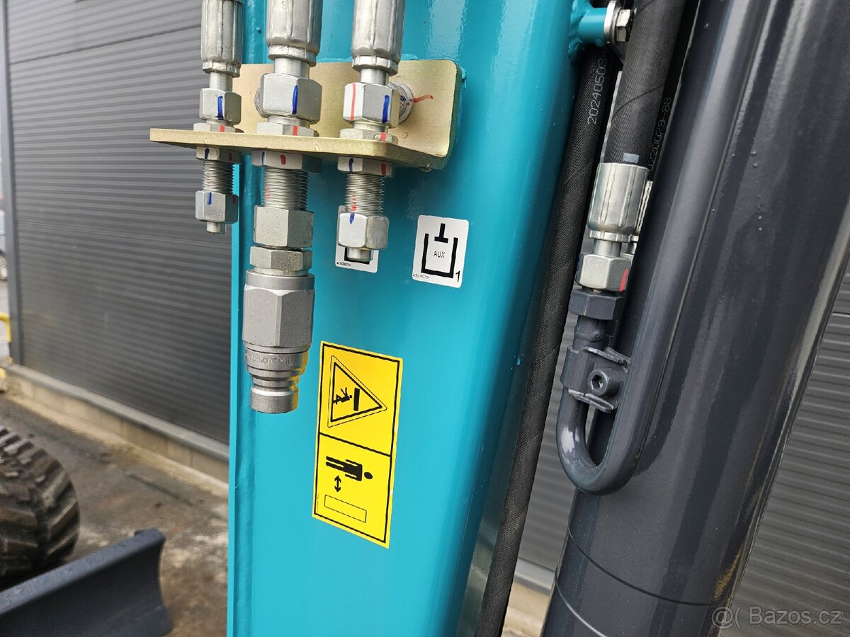 RYPADLO BAGR PÁSOVÝ 4000KG SUNWARD KUBOTA - 18