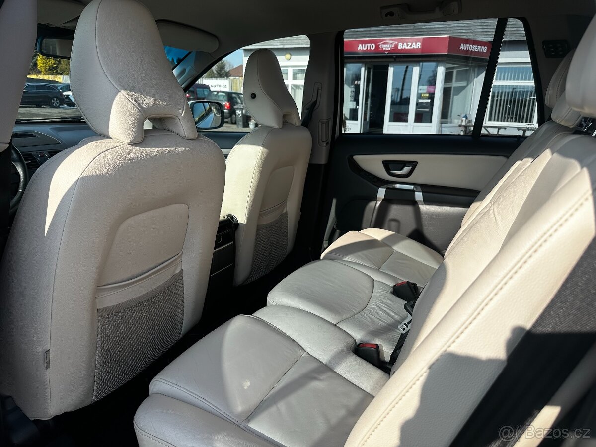 VOLVO XC90 2,4D5 - MOMENTUM - 7 MÍST - SERVIS - 18