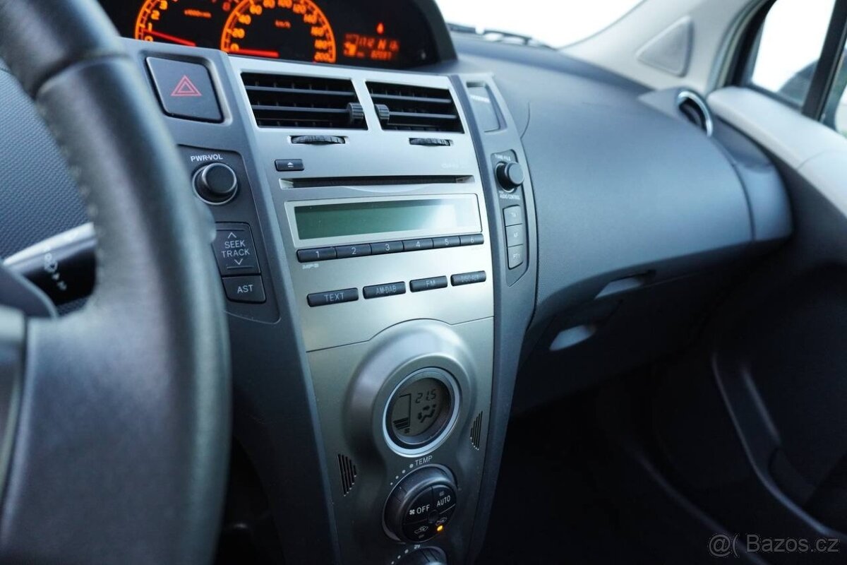 Toyota Yaris 1.3 AUTOMAT - 18