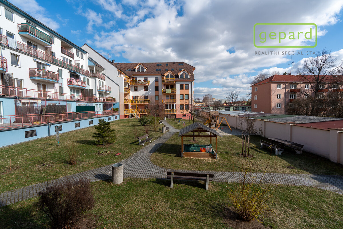 Pronájem zděného bytu s lodžií o dispozici 2kk - 18