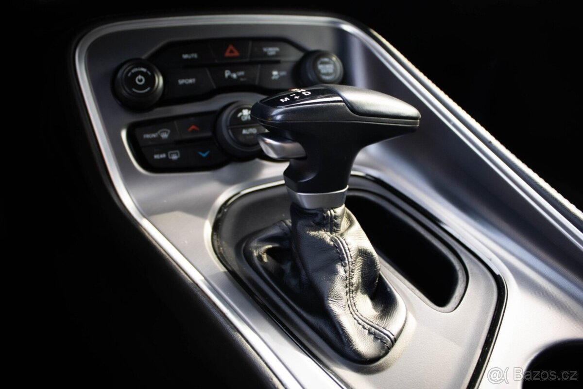 Dodge Challenger 5,7 HEMI RT - 18