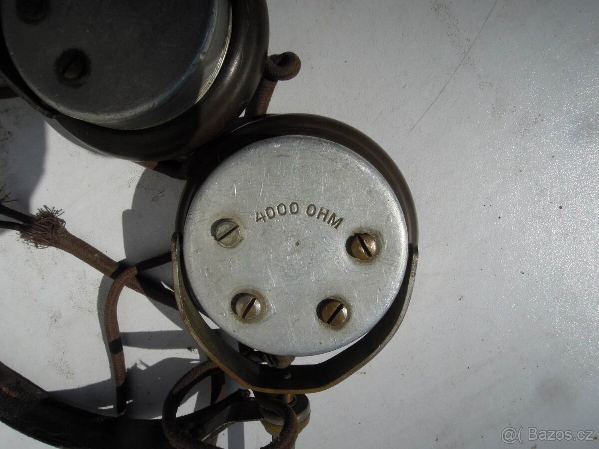 Reproduktor v dřevěné skřínce . - 18