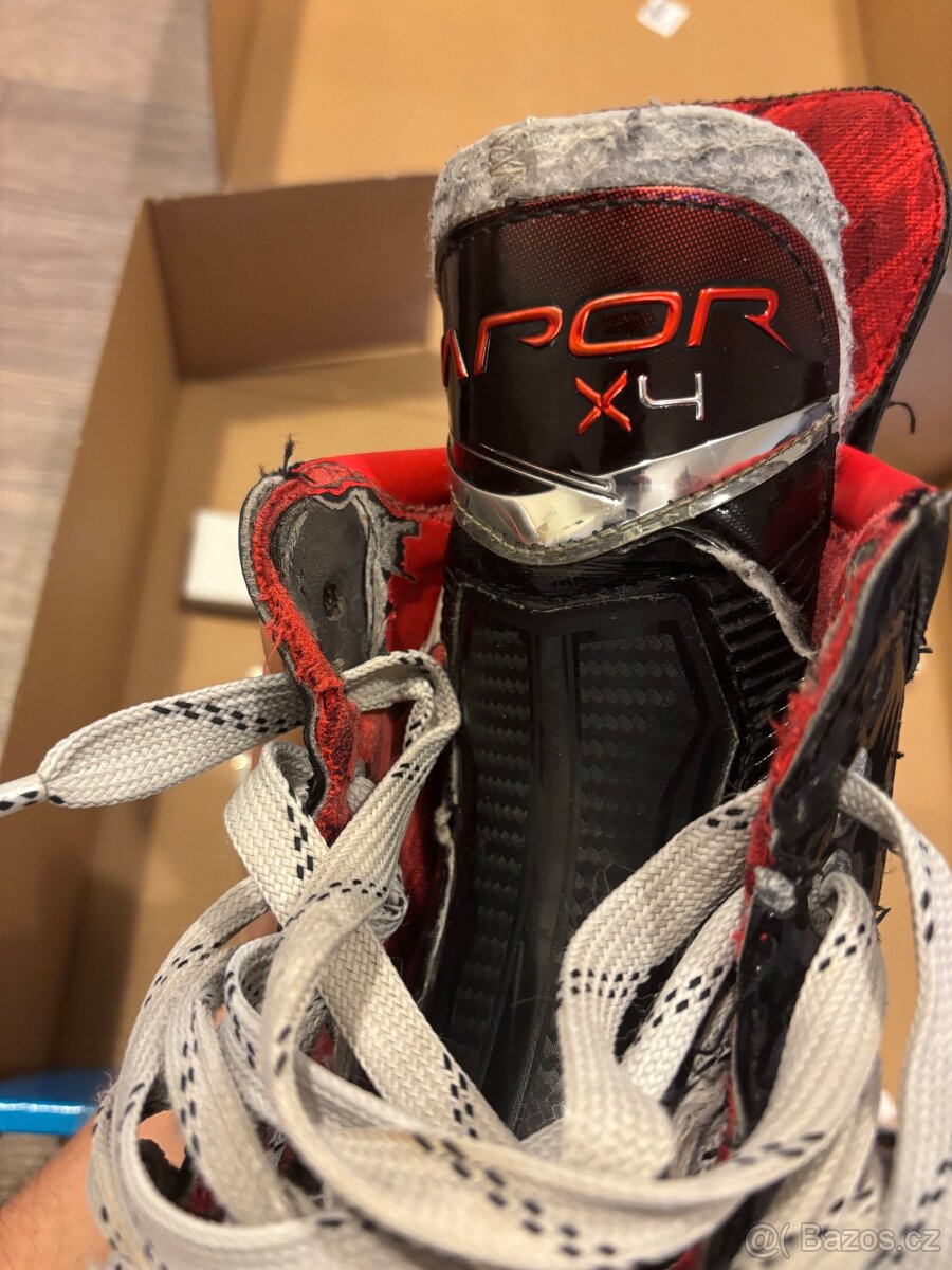 Hokejové brusle Bauer Vapor X4, velikost 8, fit 2 - 18