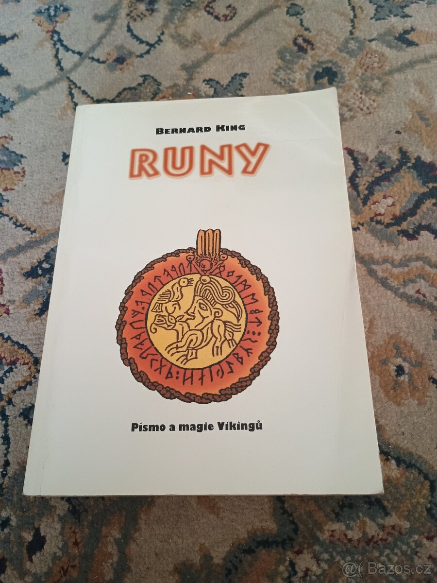 Knihy viz seznam níže - beletrie i odborná literatura - 18