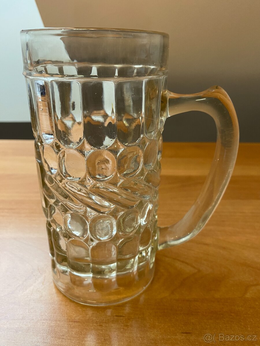 Sběratel nabízí staré pivní sklenice - 18