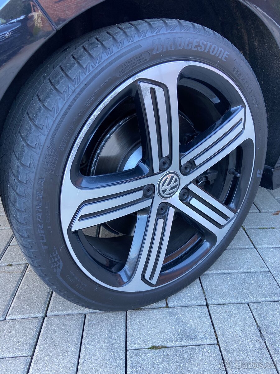 VW GOLF 7 R / 221KW / MANUÁL / 5DVR / ŠÍBR / 1. MAJ. /TOP - 18