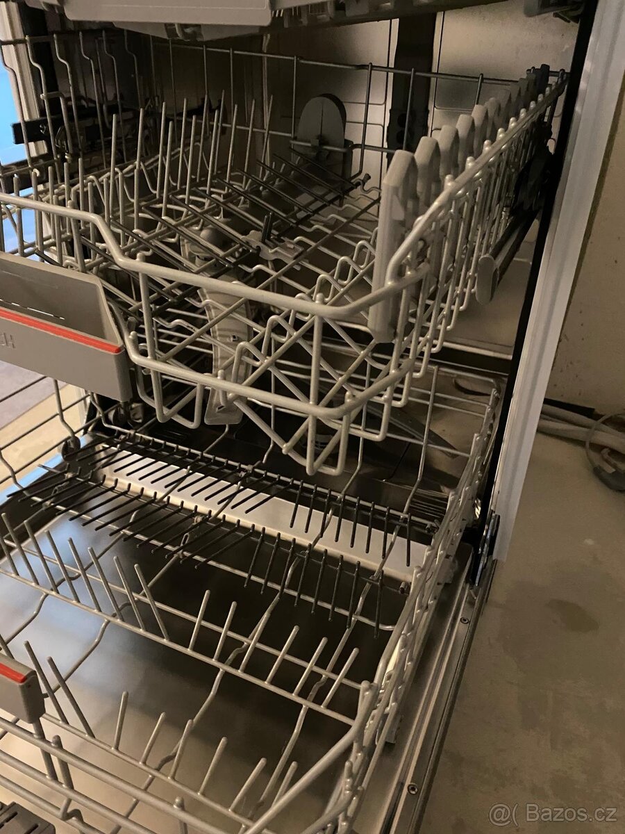 MYČKA NA NÁDOBÍ - 18