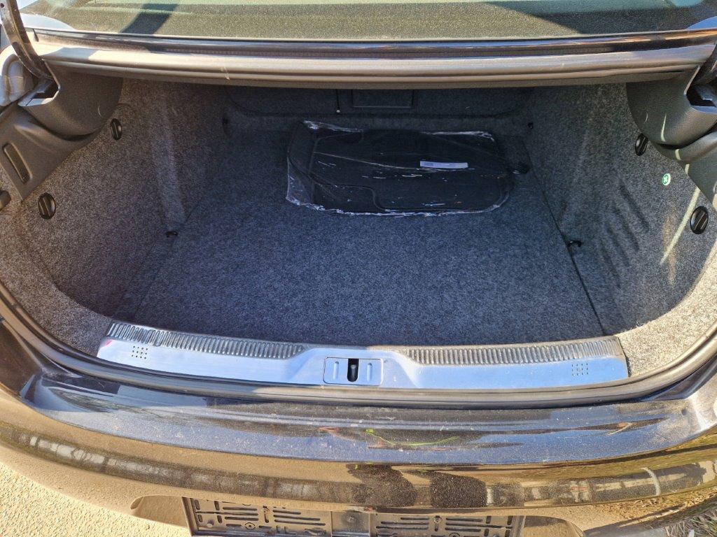 Škoda Superb 2 1,6 TDI, 77 KW xenony - 18