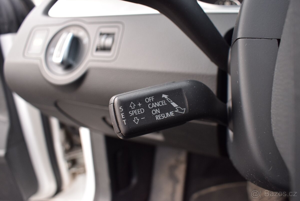 Volkswagen Passat CC 2,0 TDi DSG SUPER STAV - 18