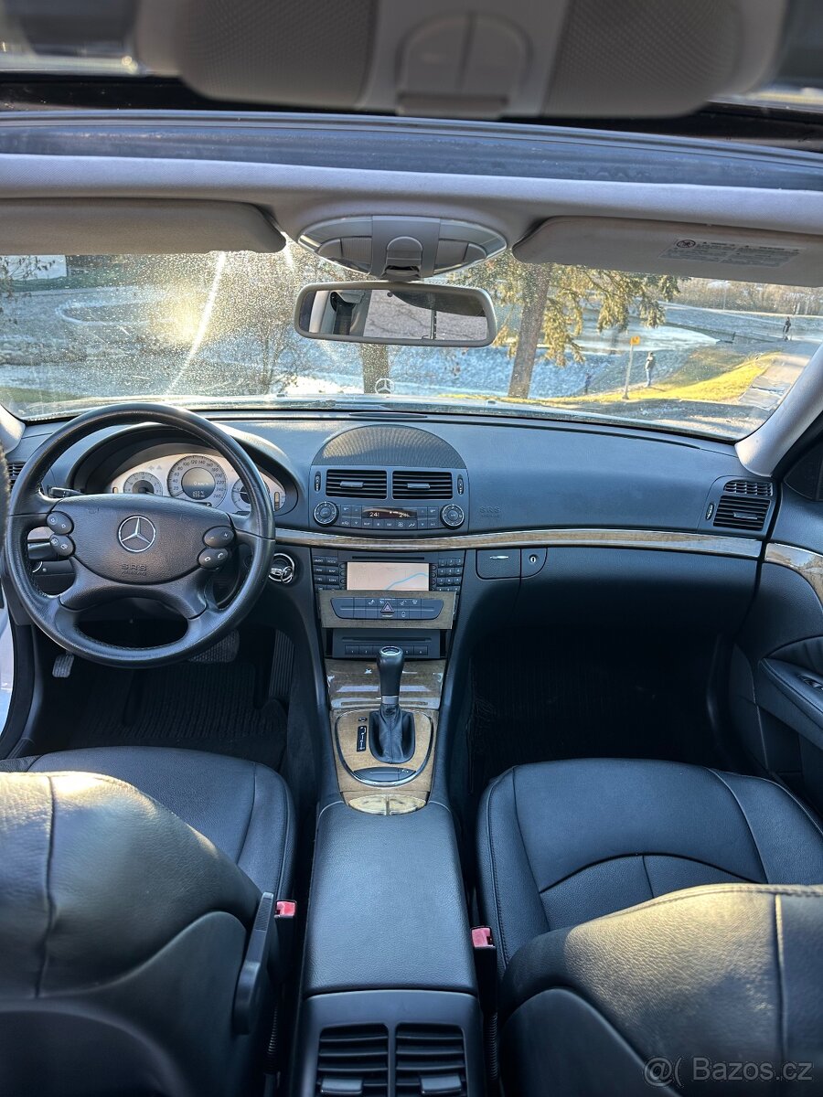 Mercedes-Benz E300 3.0 CDI – panoramatická střecha - 18