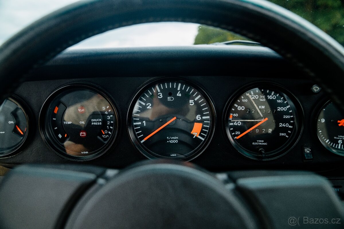 Porsche 911 Carrera 3,2 - 18