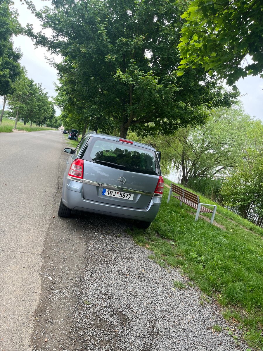 Opel Zafira B 1.6i - 18