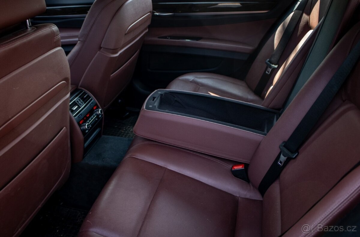 BMW 750d xDrive | 2017 | servis, výborný stav - 18