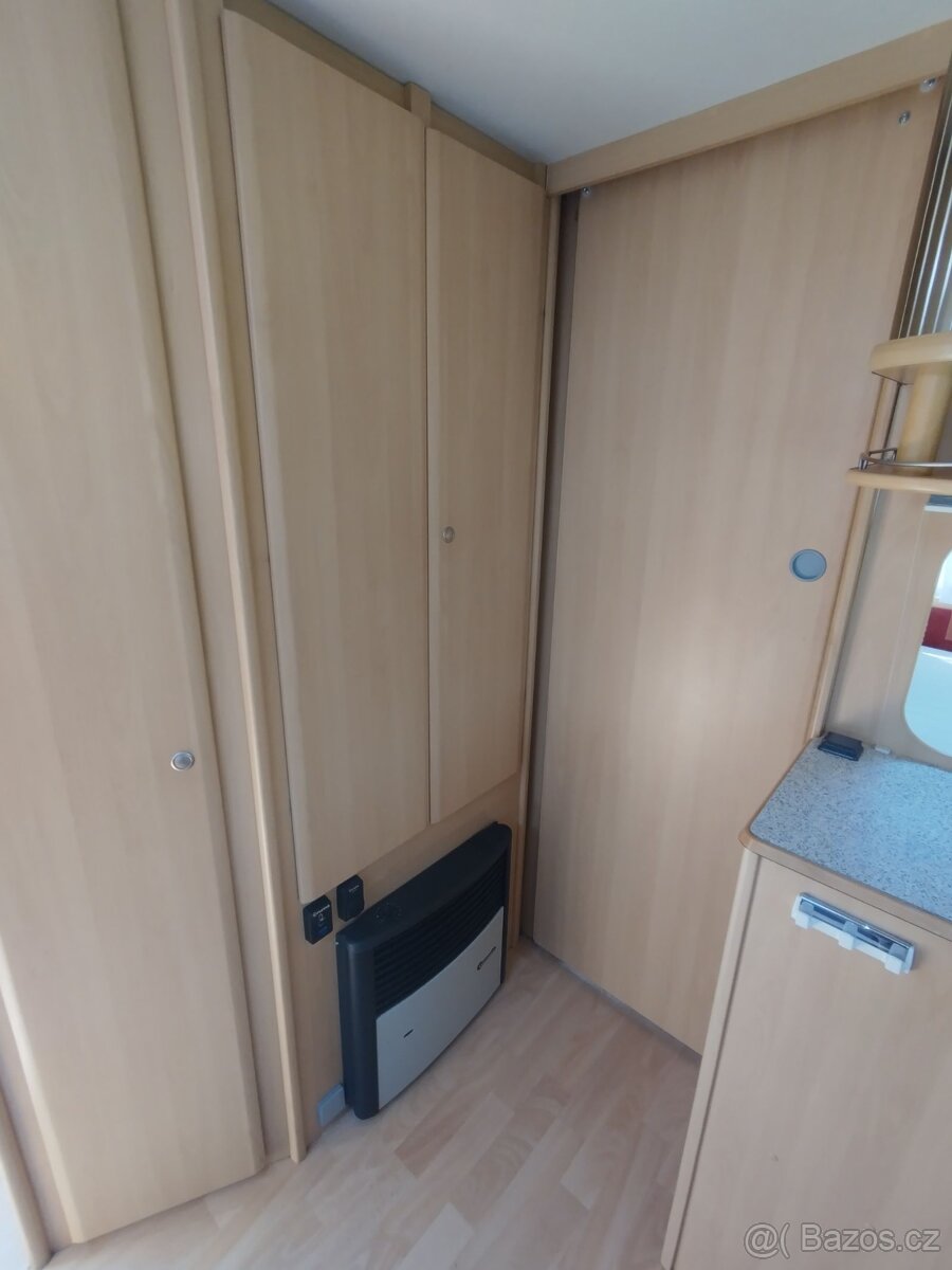 DETHLEFFS pro 4.Fr.postel. Mover+bat. Sprcha. 100km/h - 18