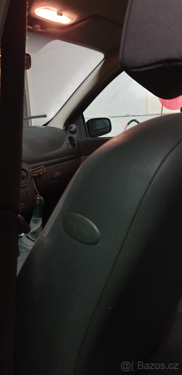 Renault Clio III. 1.5 Dci-50 Kw- R.V. 10/2006 -model 07 - 18