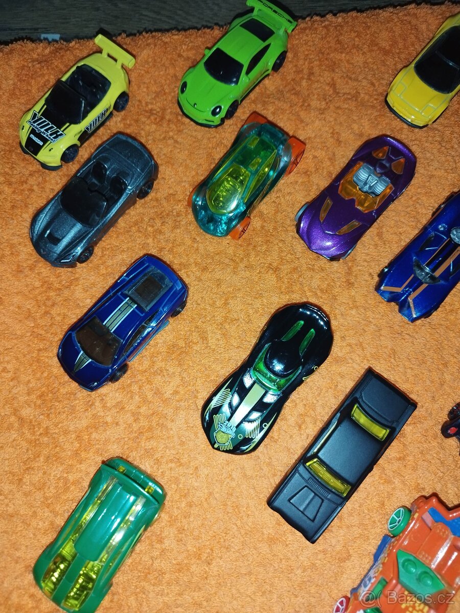 Hot wheels autíčka 36 ks - 18