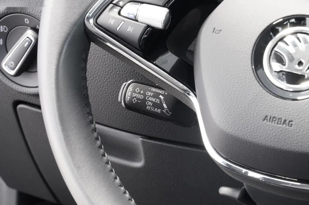 Škoda Superb, 2.0TSI,Style,DSG,Virtual,Tažné - 18