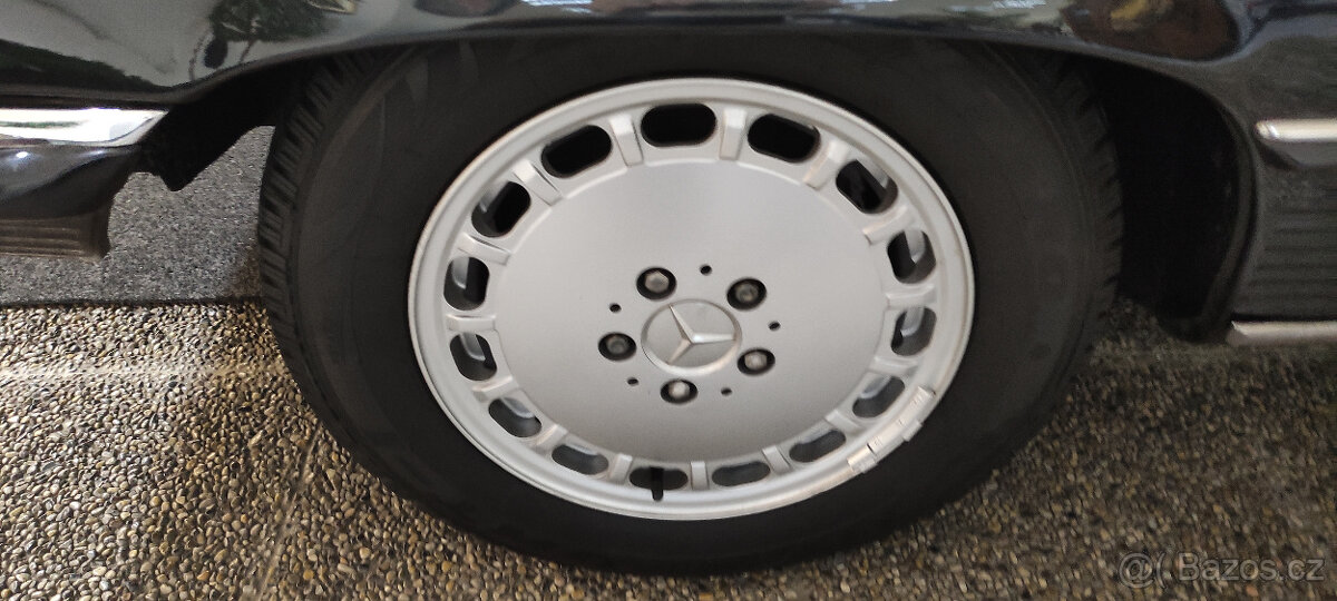 Mercedes-Benz SL R107 560 - 18