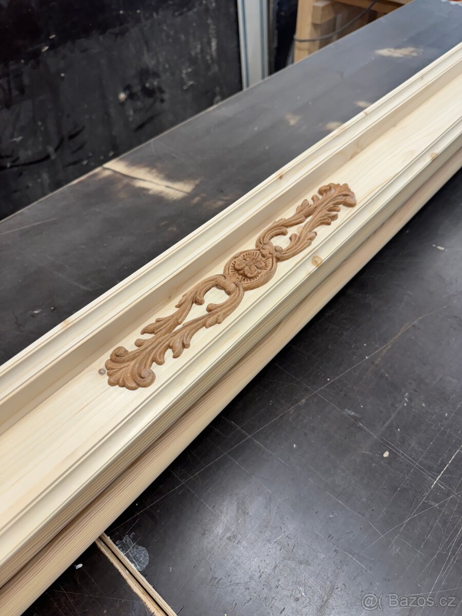 Dřevěná garnýž z masivu s policí na míru. - 18