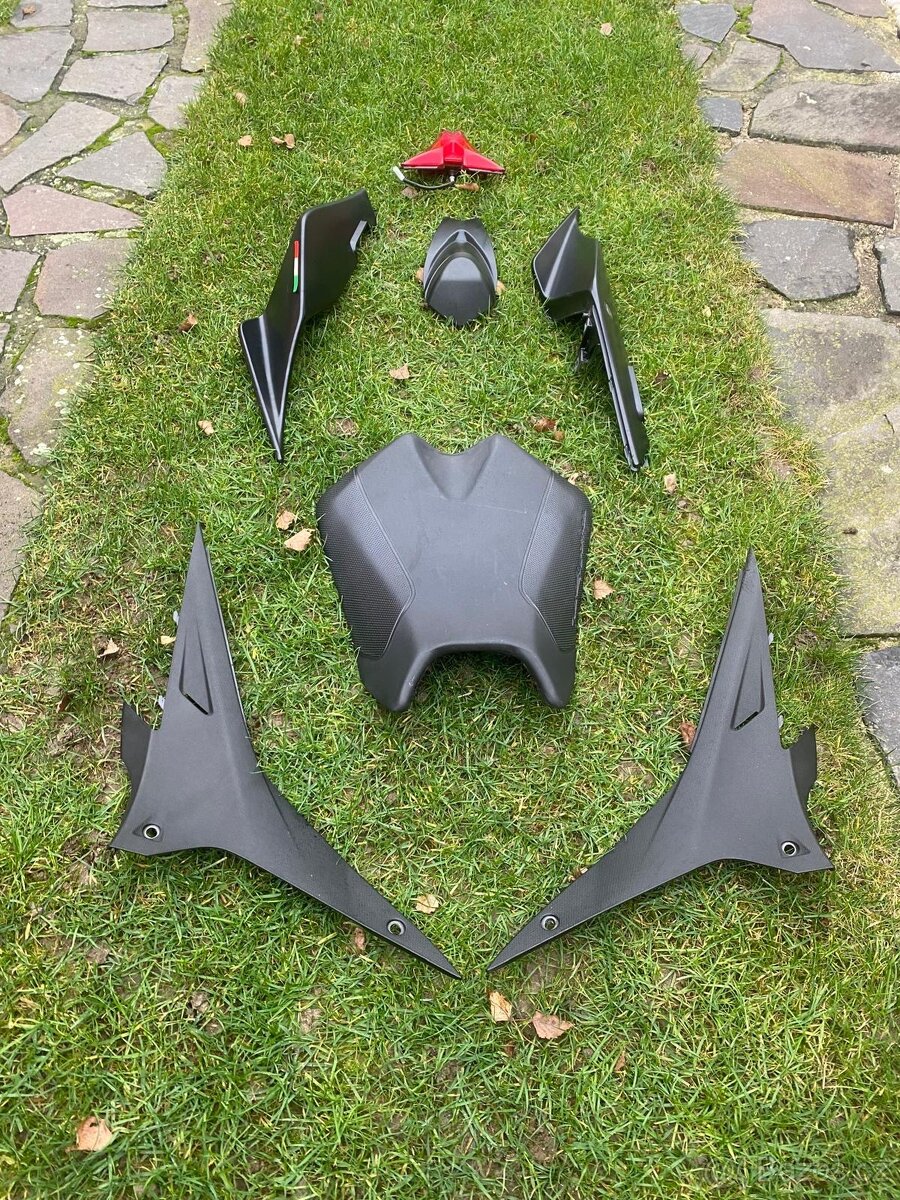 APRILIA TUONO V4 RSV4 - 18