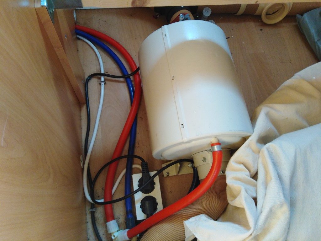 Karavan Chateau Calista 466-francouzská postel - 18