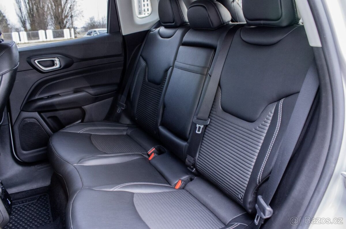 Jeep Compass 1.5 e-Hybrid Night Eagle II / NELAKOVANÉ - 18