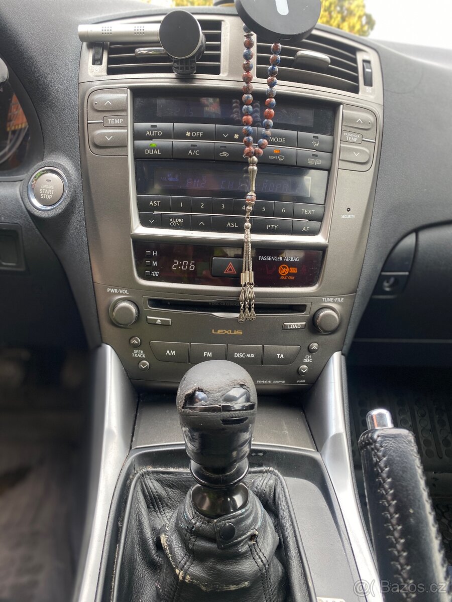 Lexus IS220D rok 2011 - 18
